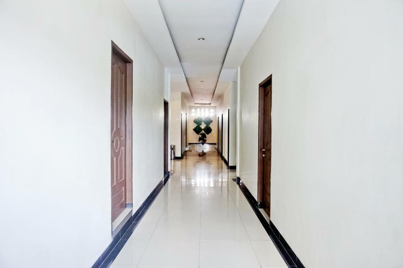 Oyo 627 Tirta Kencana Syariah Hotel Pekanbaru Exterior foto